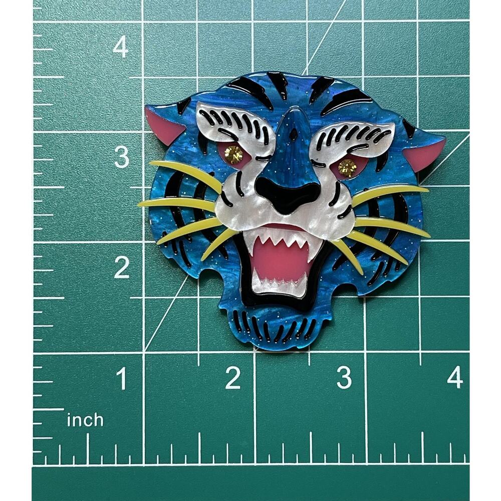NWOT Blue Roaring Tiger Brooch Pin Statement Acrylic Resin Rhinestone Cartoon - Picture 3 of 3